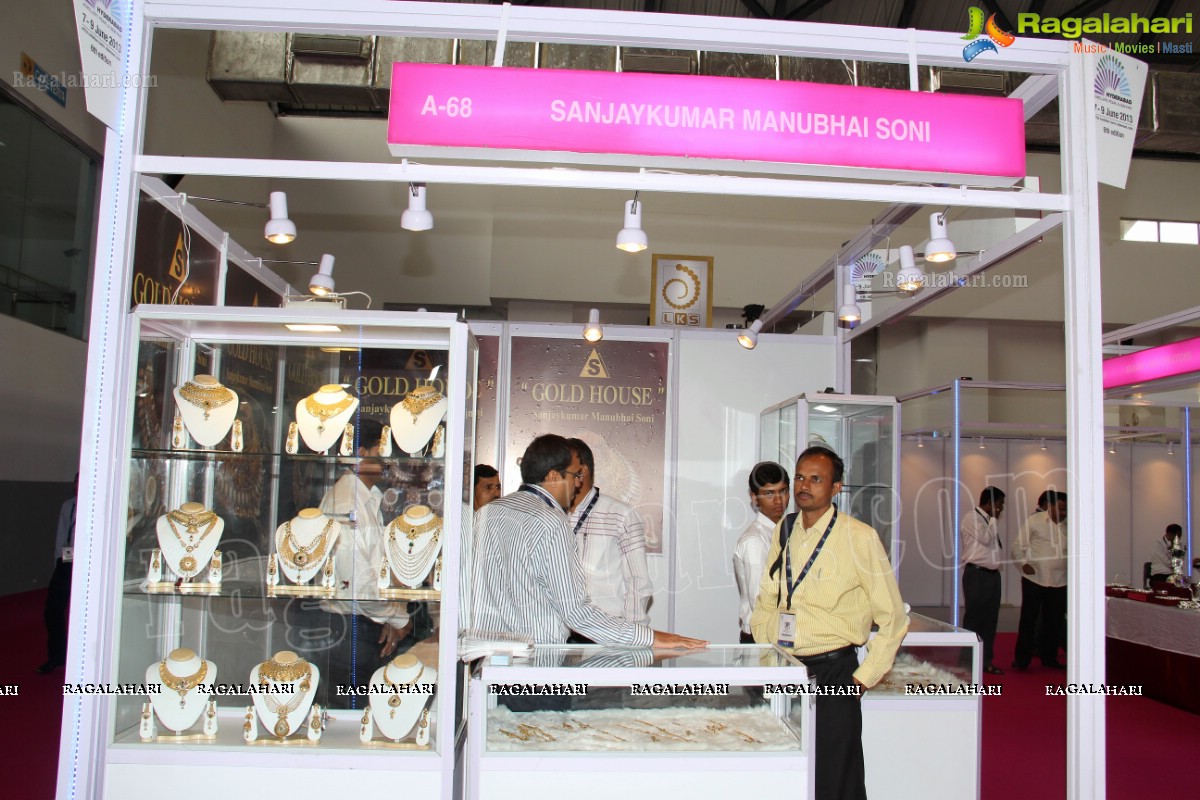 D. Purandeswari inaugurates 6th Edition of Hyderabad Jewellery, Pearl and Gem Fair (HJF)