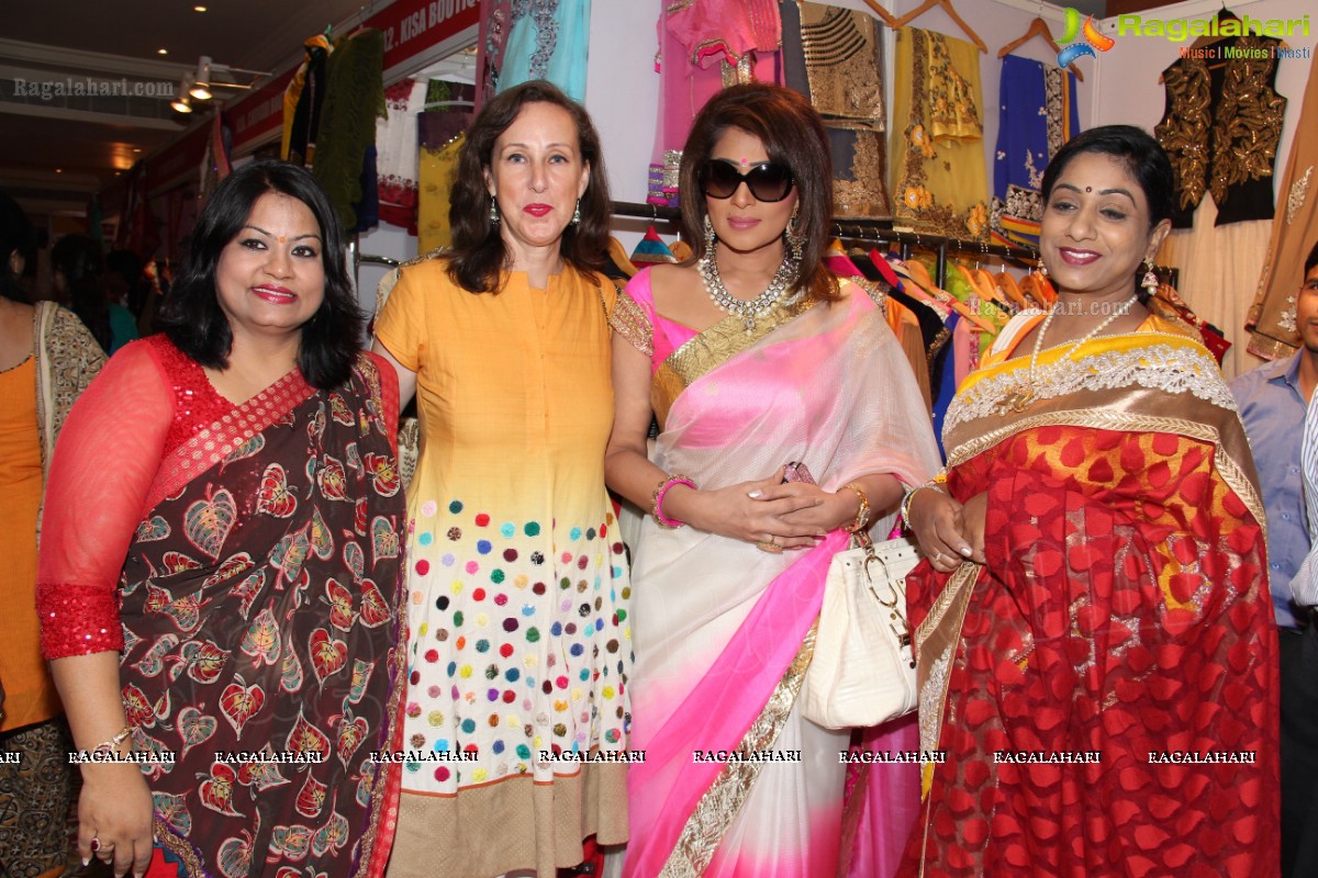 Shreedevi Chowdary inaugurates Akritti Elite Exhibition at Taj Krishna
