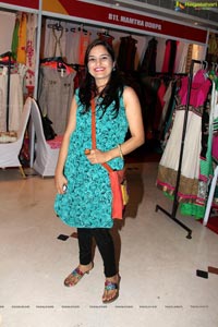 Shreedevi Chowdary inaugurates Akritti Elite Exhibition