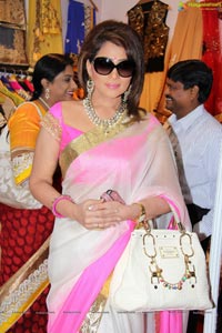 Shreedevi Chowdary inaugurates Akritti Elite Exhibition