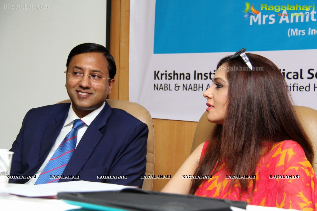 Amita Piyush Motwani,  Mrs India International 2013 addresses Breast Cancer Support Group