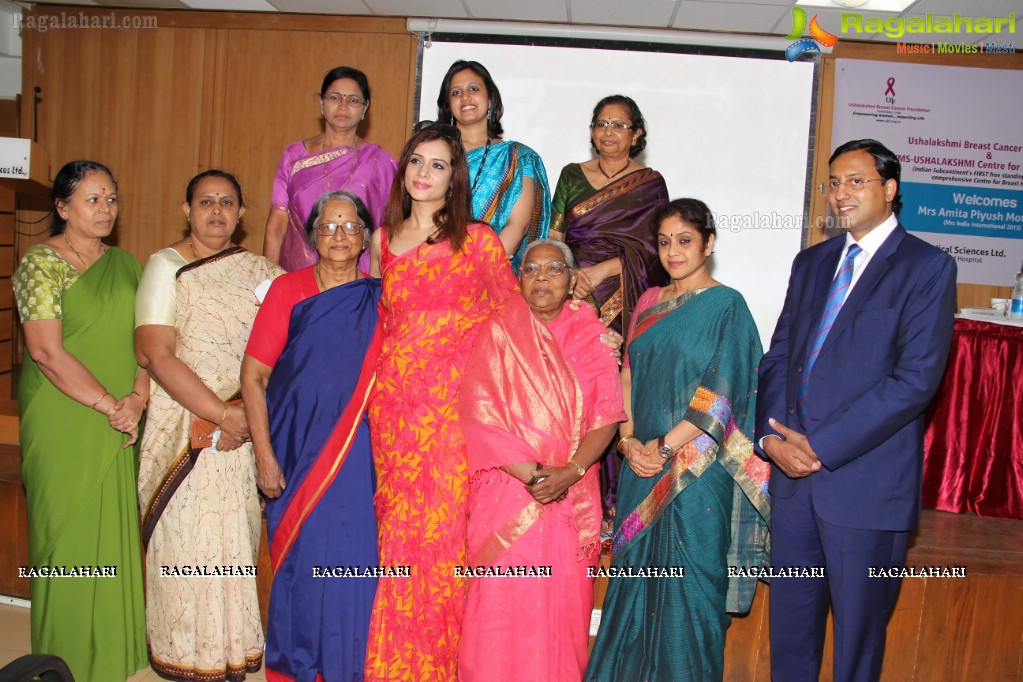 Amita Piyush Motwani,  Mrs India International 2013 addresses Breast Cancer Support Group