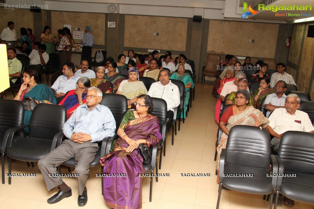 Amita Piyush Motwani,  Mrs India International 2013 addresses Breast Cancer Support Group