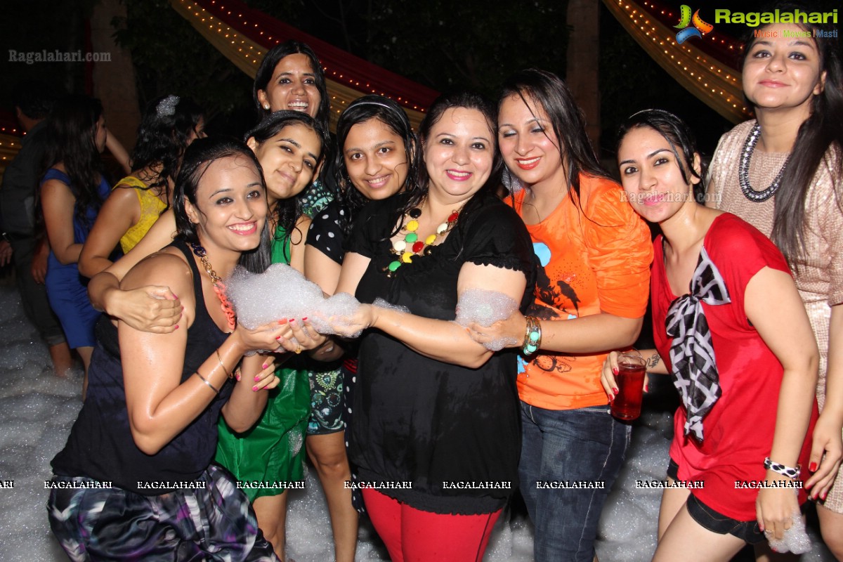 Dance Foam Party by Puru-Shalini Modani and Aditya-Monica Deenadayal