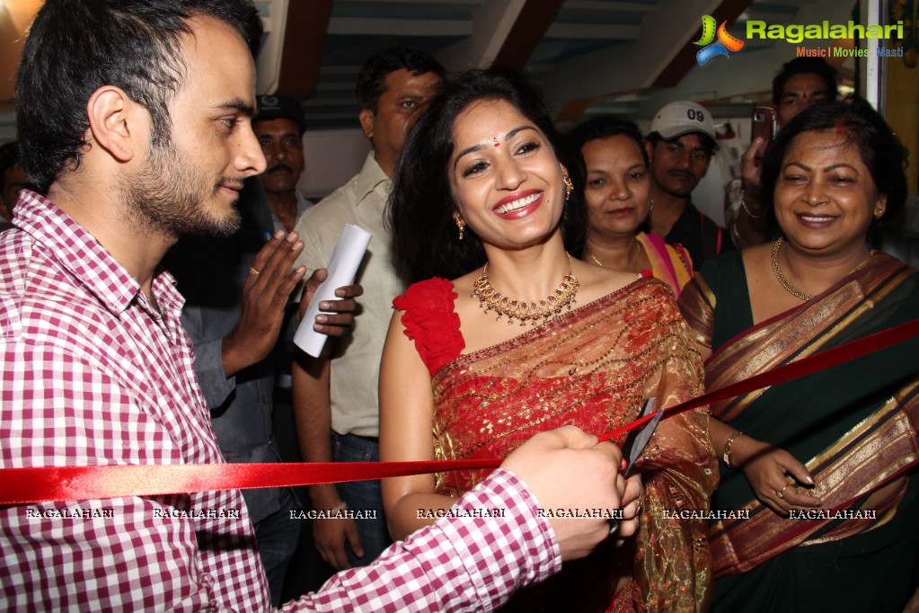 Madhavi Latha inaugurates National Silk Expo at Sri Sathya Sai Nigamagamam, Hyderabad