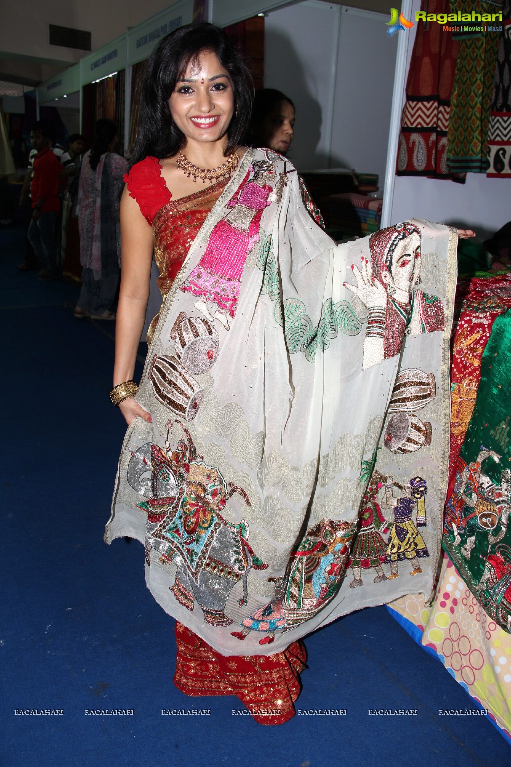 Madhavi Latha inaugurates National Silk Expo at Sri Sathya Sai Nigamagamam, Hyderabad