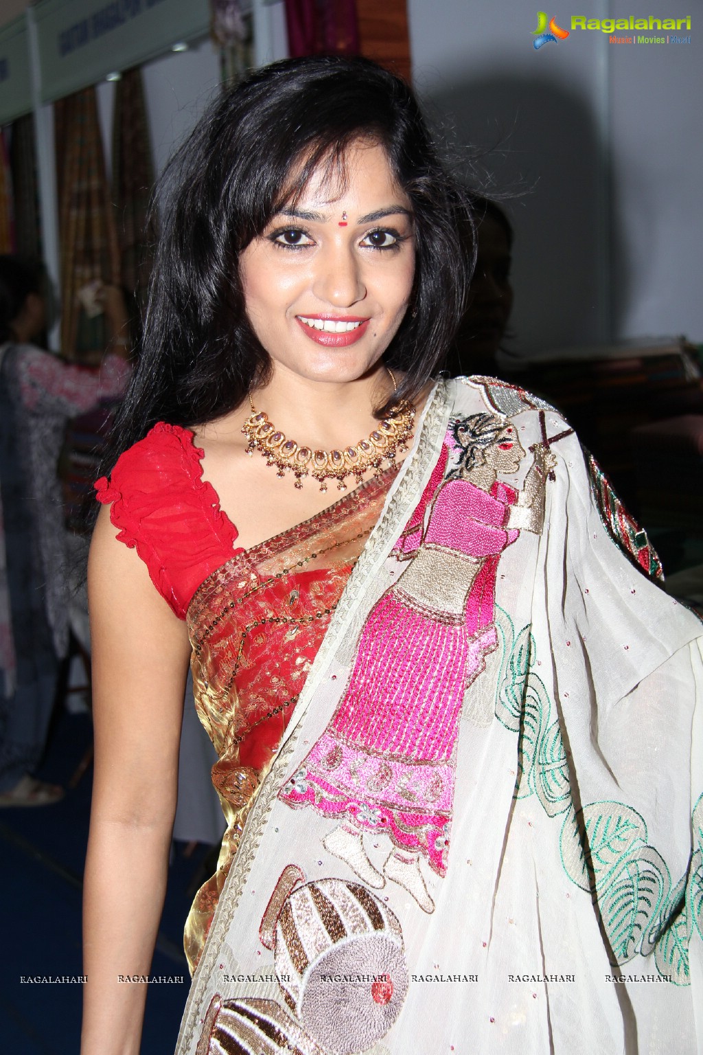 Madhavi Latha inaugurates National Silk Expo at Sri Sathya Sai Nigamagamam, Hyderabad