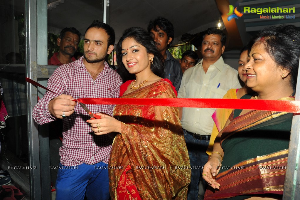 Madhavi Latha inaugurates National Silk Expo at Sri Sathya Sai Nigamagamam, Hyderabad