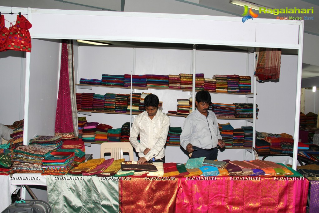 Madhavi Latha inaugurates National Silk Expo at Sri Sathya Sai Nigamagamam, Hyderabad