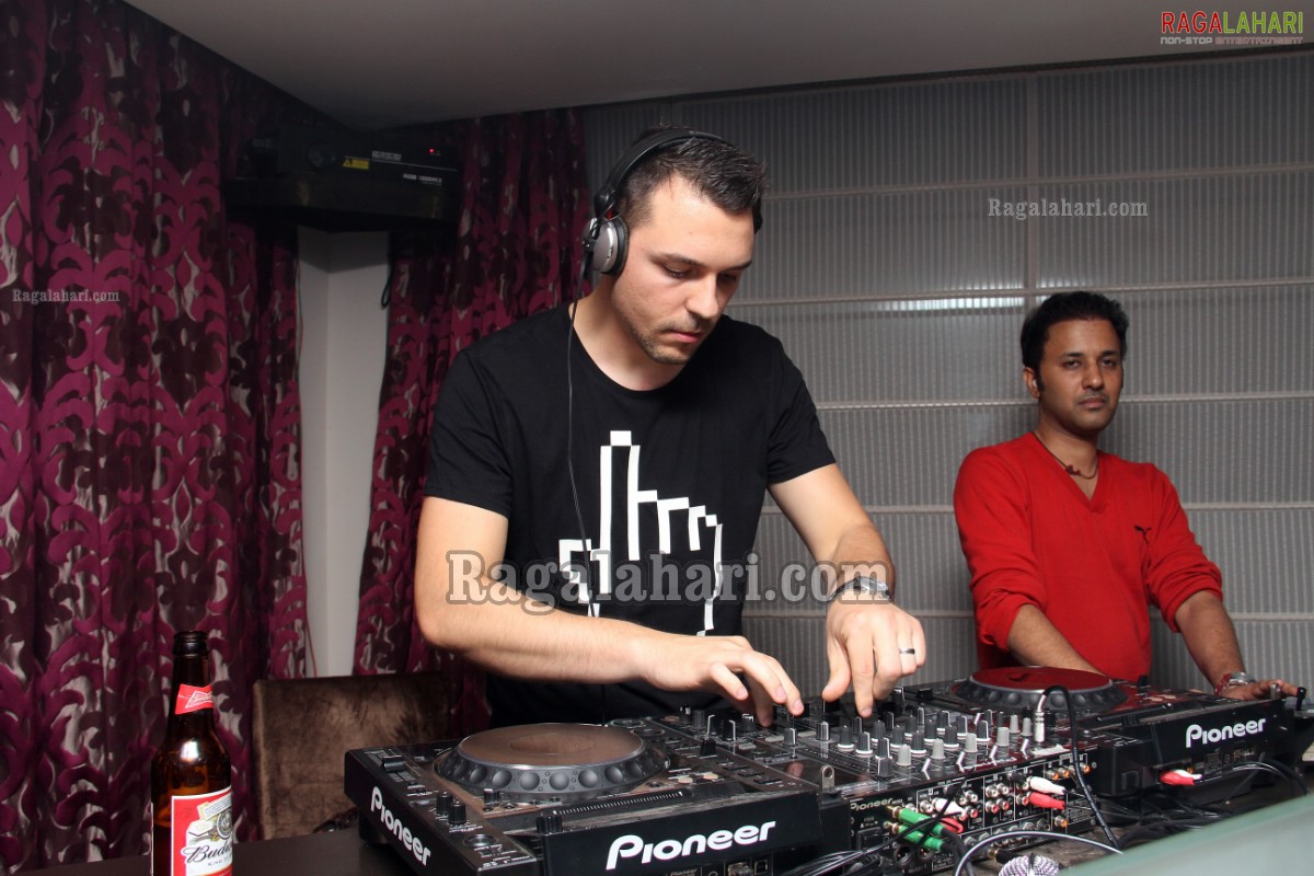 Dennis Sheperd Live at Movida, Hyderabad (June 21, 2013)