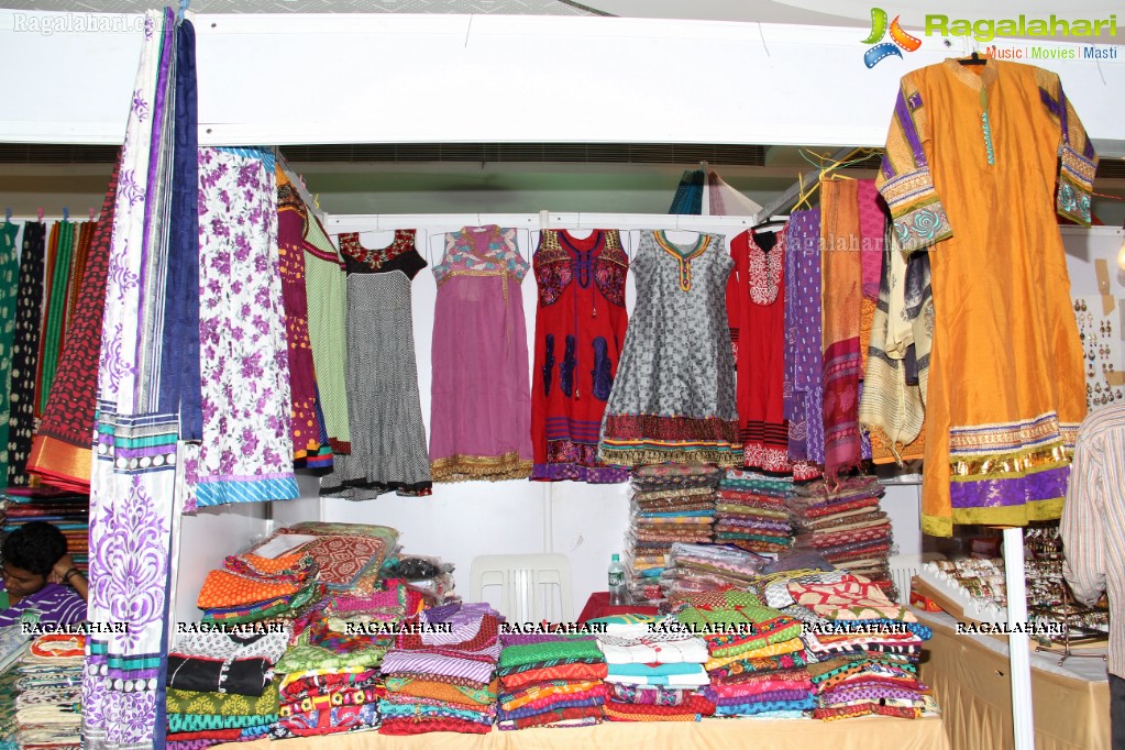 Ritu Varma inaugurates National Silk and Cotton Expo