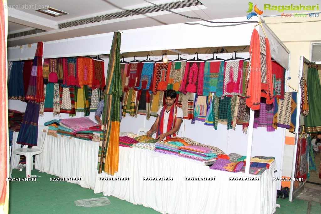 Ritu Varma inaugurates National Silk and Cotton Expo