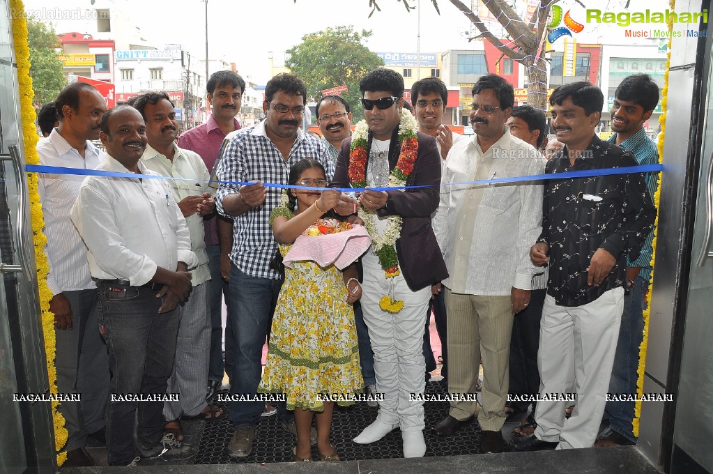 Siva Reddy inaugurates First Step, Hyderabad