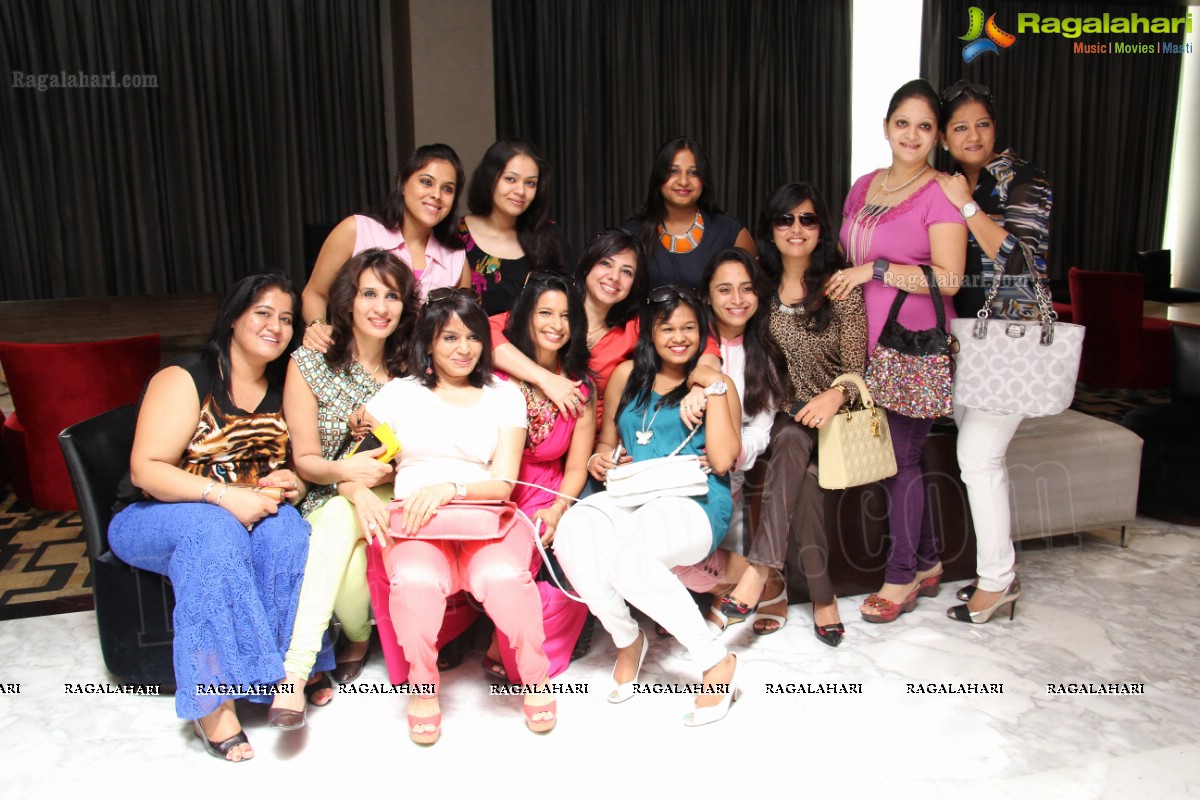 Namita Kanodia's Party to Celebrate Amita Piyush Motwani's Mrs. India International 2013