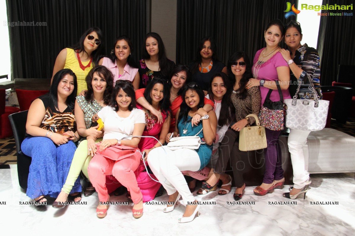 Namita Kanodia's Party to Celebrate Amita Piyush Motwani's Mrs. India International 2013