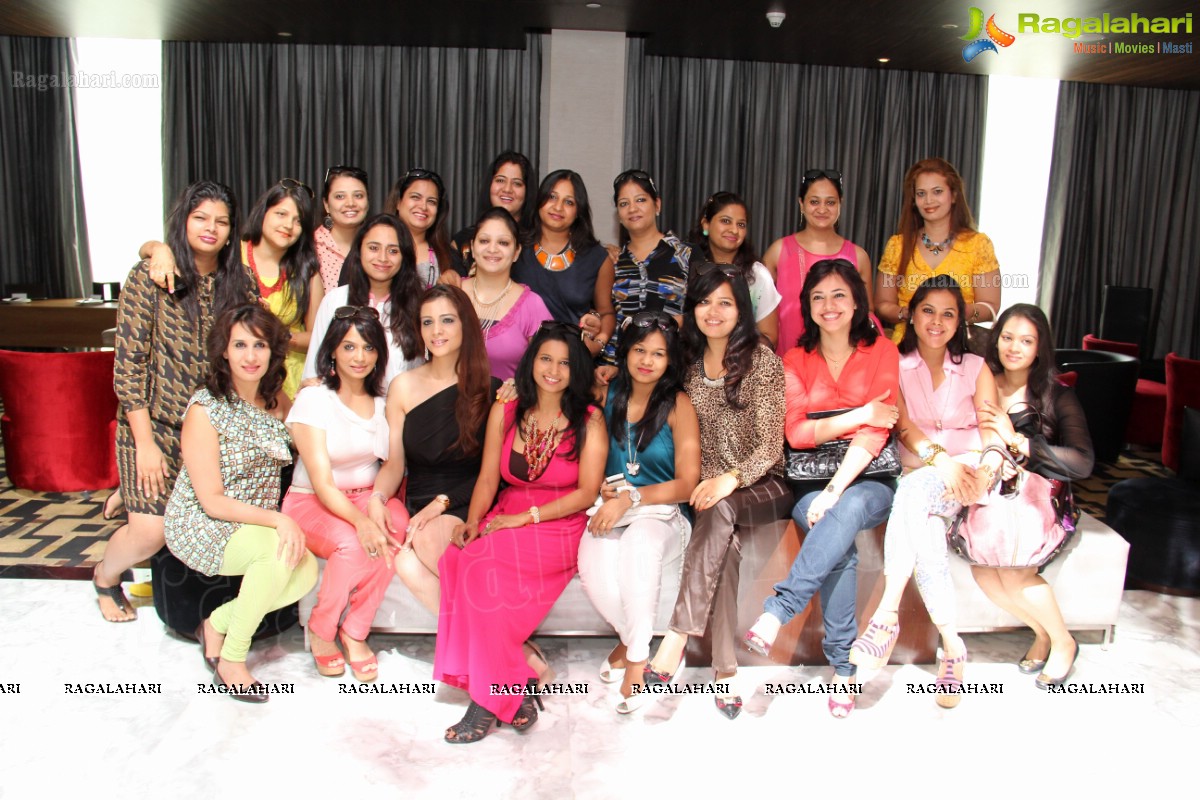 Namita Kanodia's Party to Celebrate Amita Piyush Motwani's Mrs. India International 2013