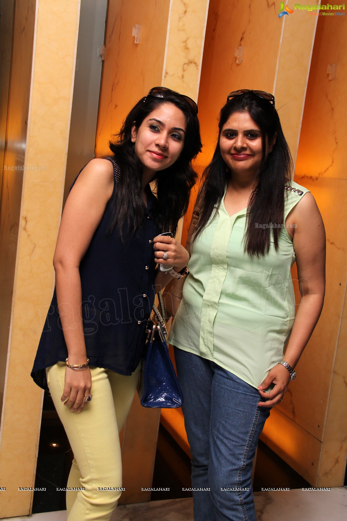 Namita Kanodia's Party to Celebrate Amita Piyush Motwani's Mrs. India International 2013