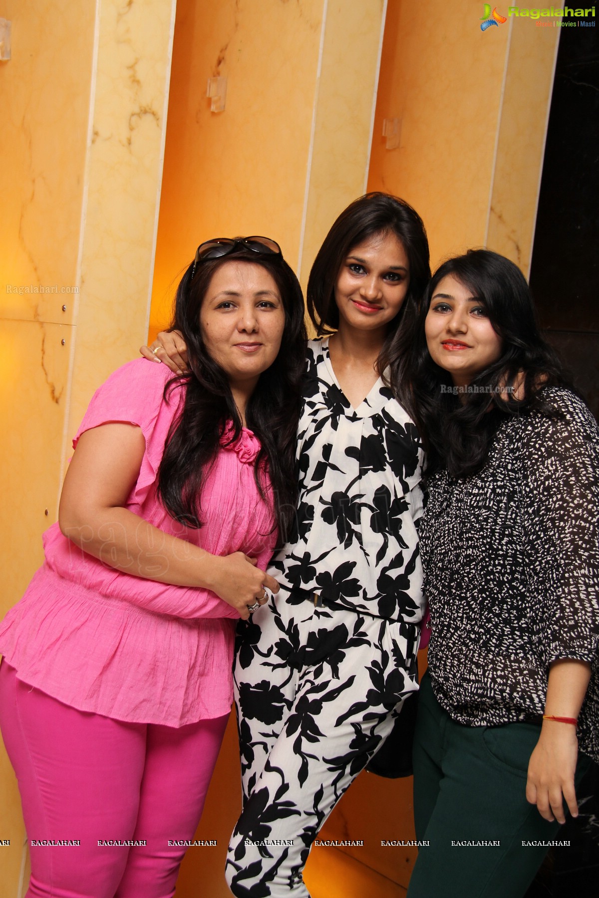 Namita Kanodia's Party to Celebrate Amita Piyush Motwani's Mrs. India International 2013