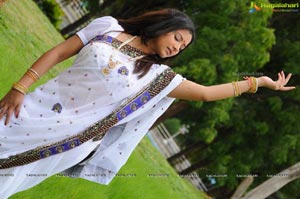 Makdee Girl Swetha Basu Beautiful Stills