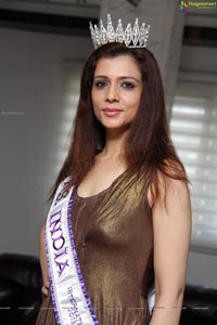 Mrs. India International 2013 Amita Piyush Motwani