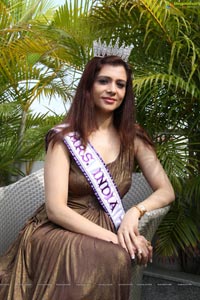 Mrs. India International 2013 Amita Piyush Motwani