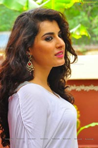 Heroine Archana