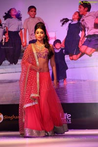 Shriya Saran at Passionate Fashion Show