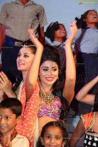 Shriya Saran at Passionate Fashion Show