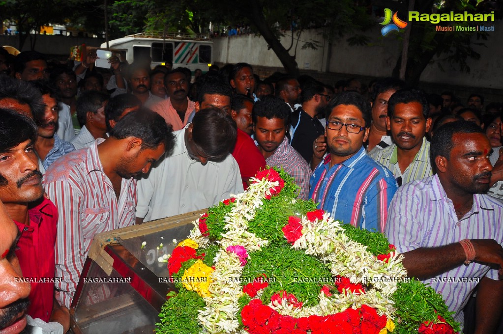 Celebs pay tribute to Telangana Shakuntala