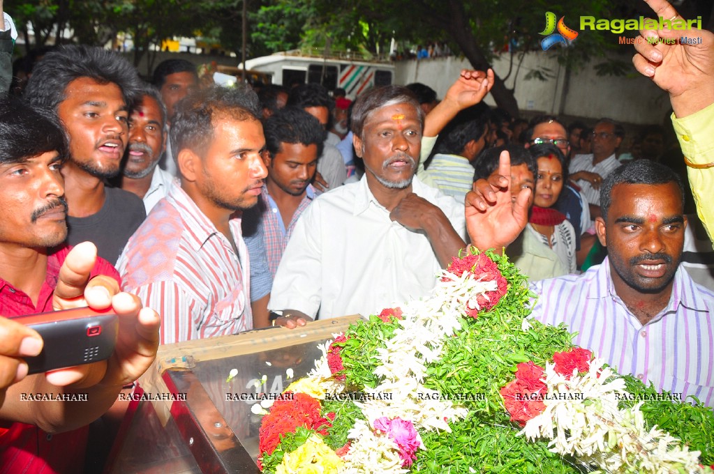 Celebs pay tribute to Telangana Shakuntala