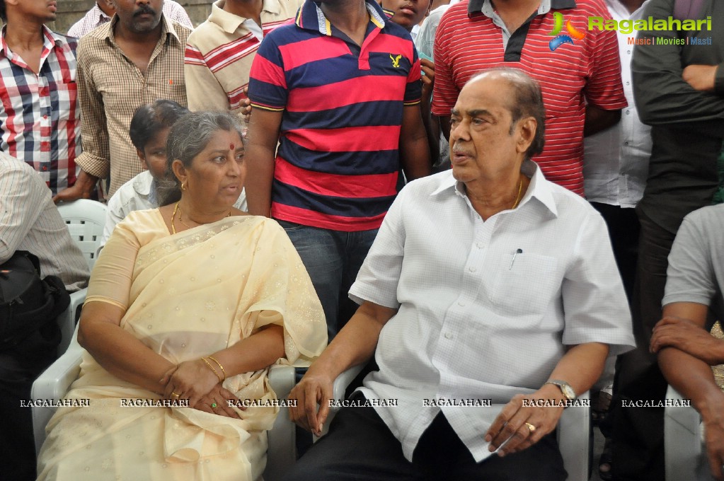 Celebs pay tribute to Telangana Shakuntala