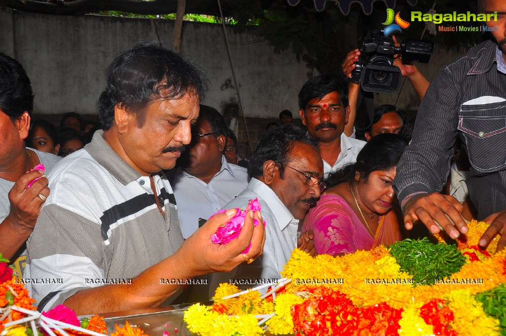 Celebs pay tribute to Telangana Shakuntala