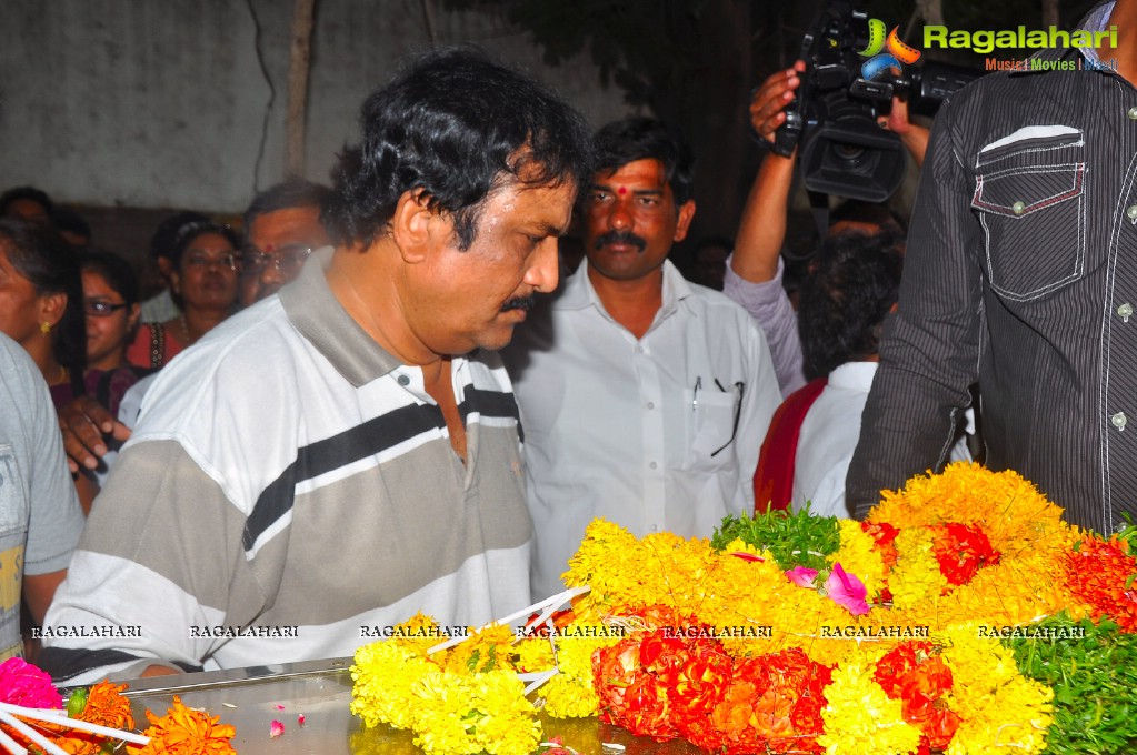 Celebs pay tribute to Telangana Shakuntala