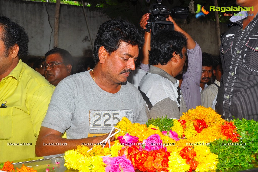 Celebs pay tribute to Telangana Shakuntala