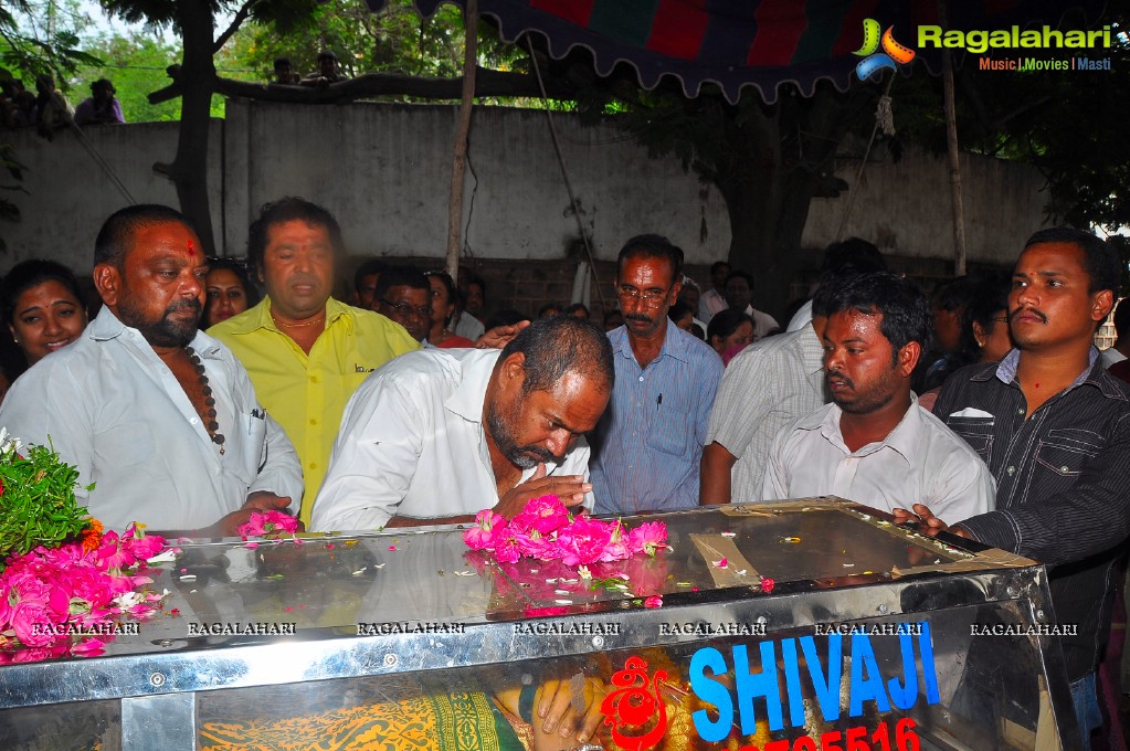 Celebs pay tribute to Telangana Shakuntala