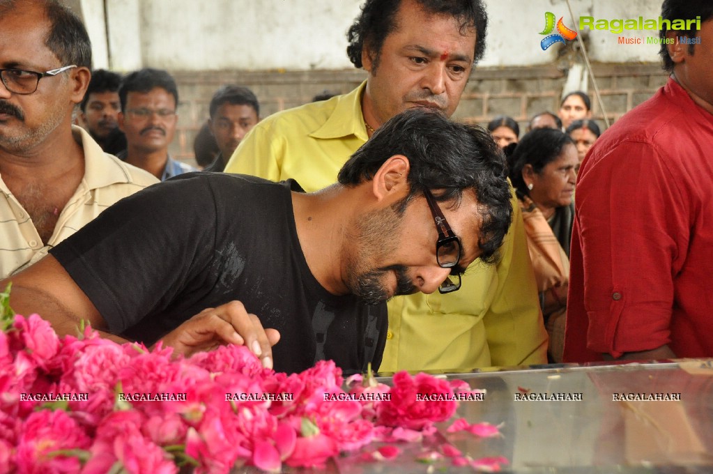 Celebs pay tribute to Telangana Shakuntala