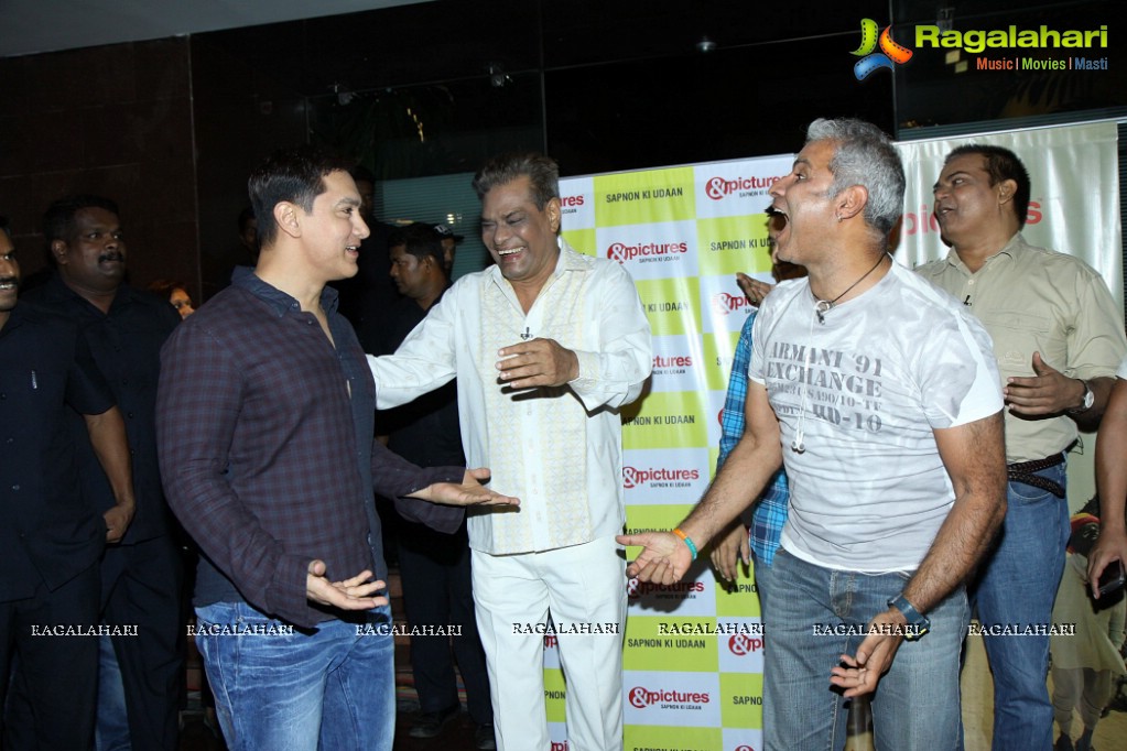 Aamir Khan Presents His Documentary Film Chale Chalo