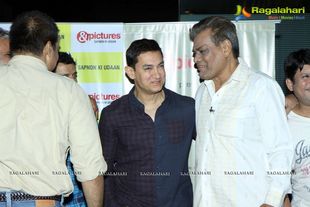 Aamir Khan Presents His Documentary Film Chale Chalo