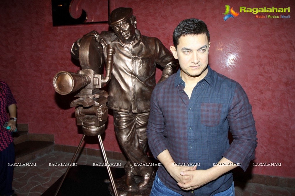 Aamir Khan Presents His Documentary Film Chale Chalo