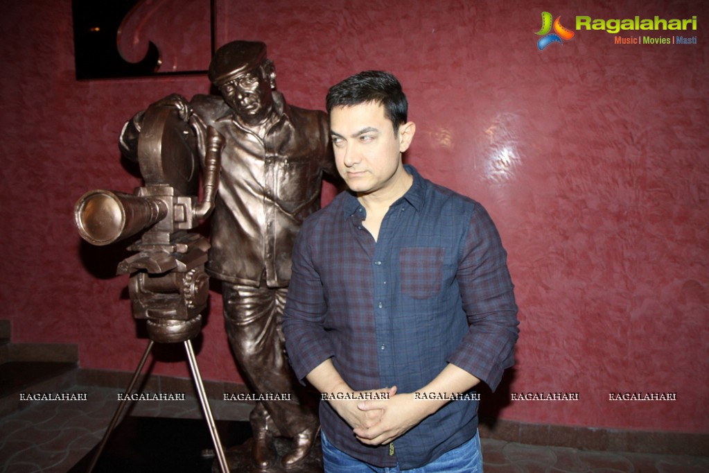 Aamir Khan Presents His Documentary Film Chale Chalo