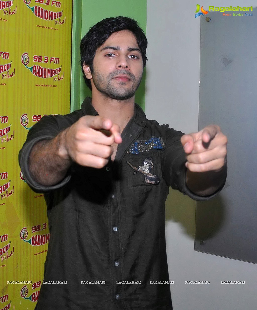 Humpty Sharma Ki Dulhaniya Team at Mirchi Studios, Mumbai