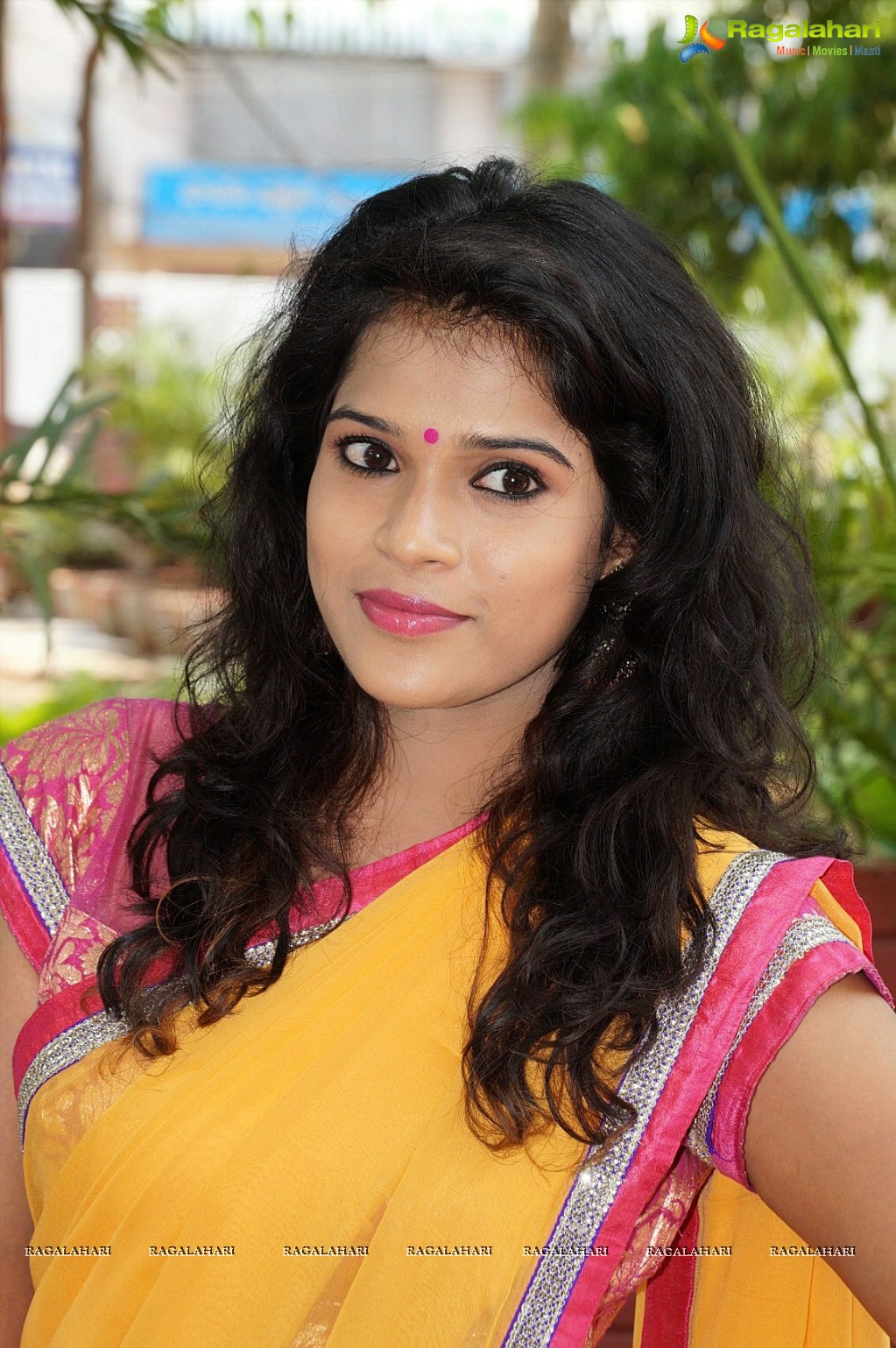 Tollywood Actress Bhargavi inaugurated Pochampally IKAT Art Mela at Kakinada