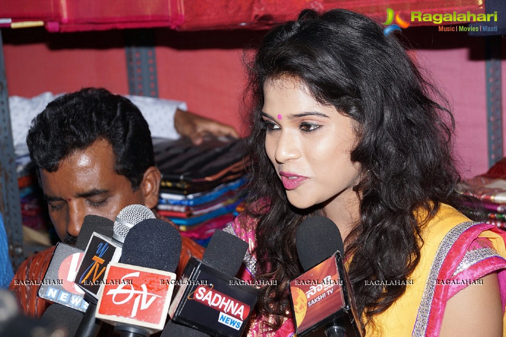 Tollywood Actress Bhargavi inaugurated Pochampally IKAT Art Mela at Kakinada