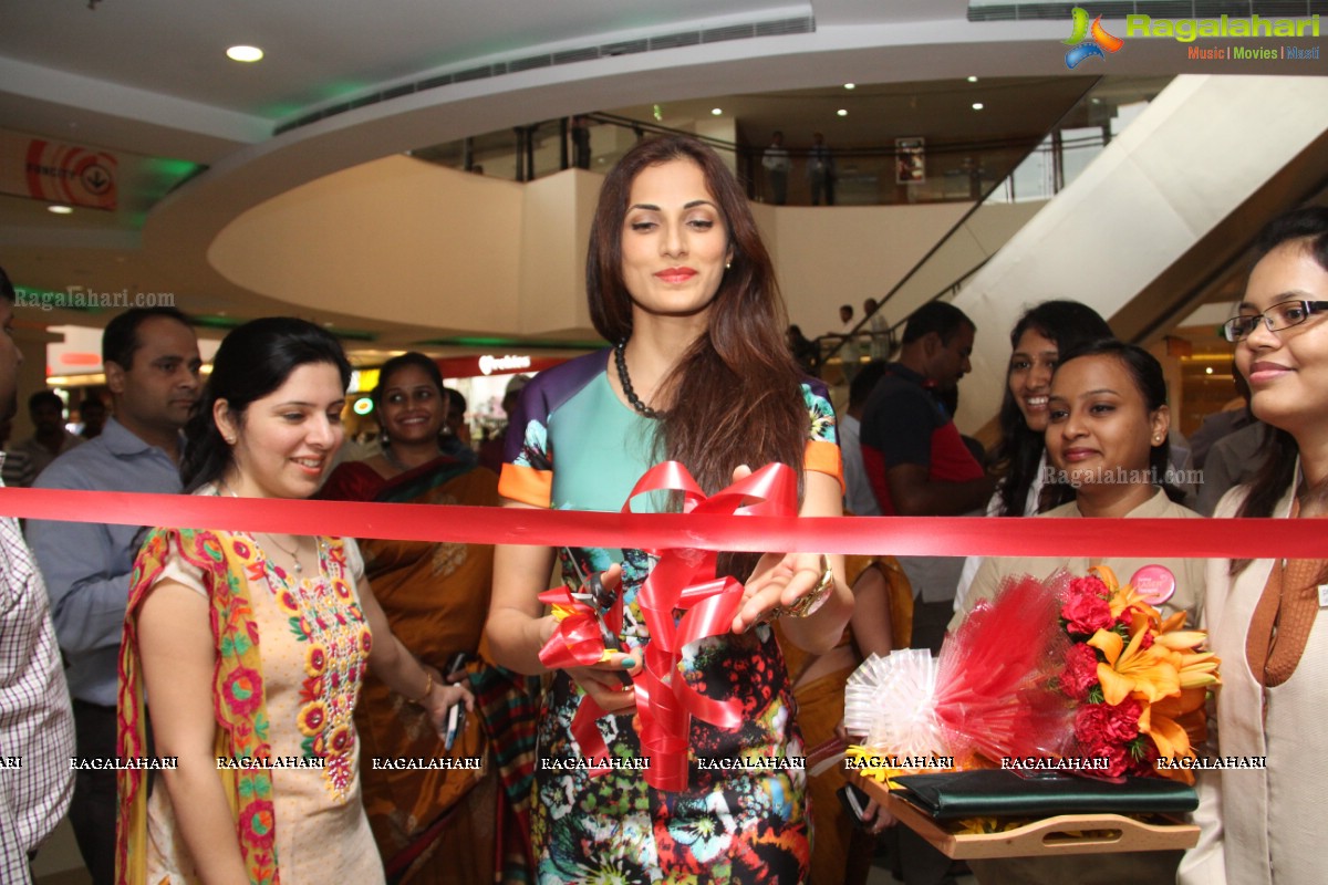 Shilpa Reddy launches Kaya Skin Clinic in Hyderabad