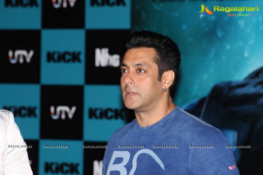 Salman Khan & Jacqueline Fernandez at Kick Song Jumme Ki Raat Launch