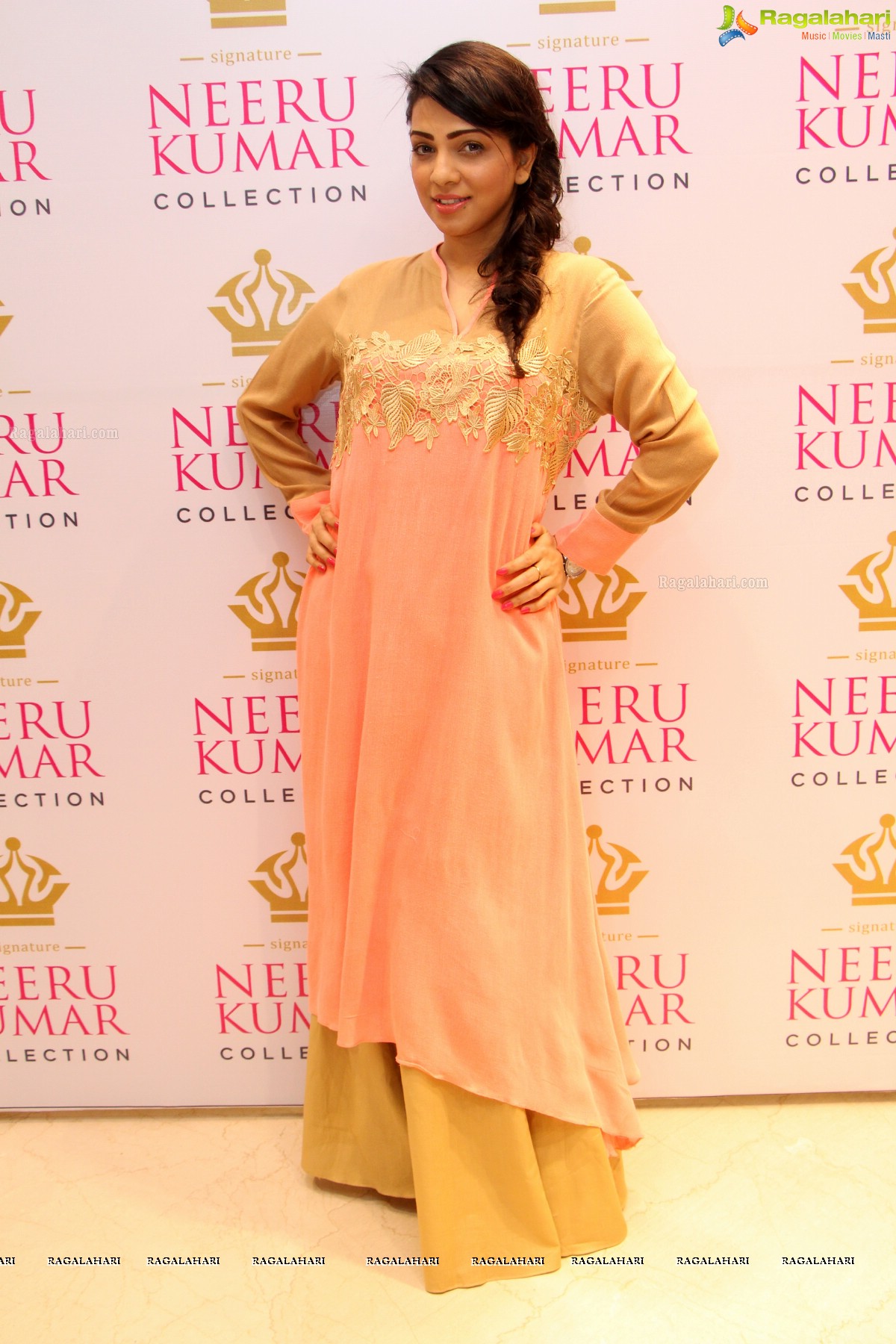 Neeru Kumar Collection Launch by Karisma Kapoor at Neeru's Emporio