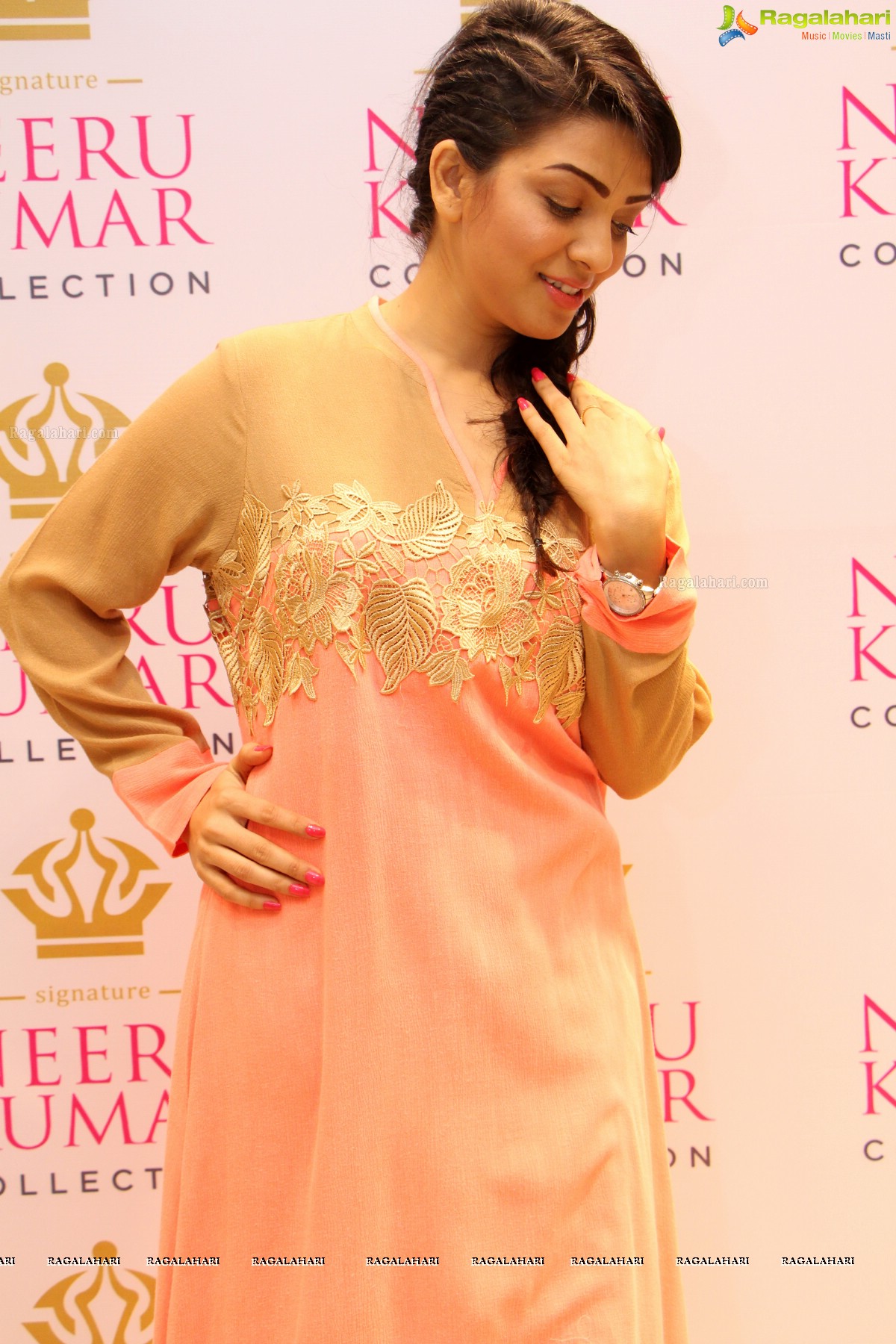 Neeru Kumar Collection Launch by Karisma Kapoor at Neeru's Emporio