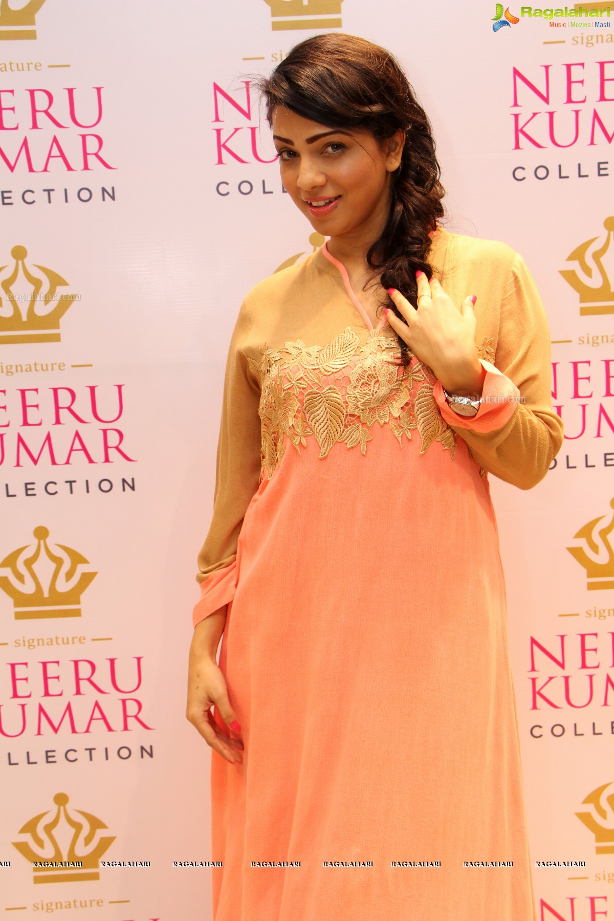 Neeru Kumar Collection Launch by Karisma Kapoor at Neeru's Emporio