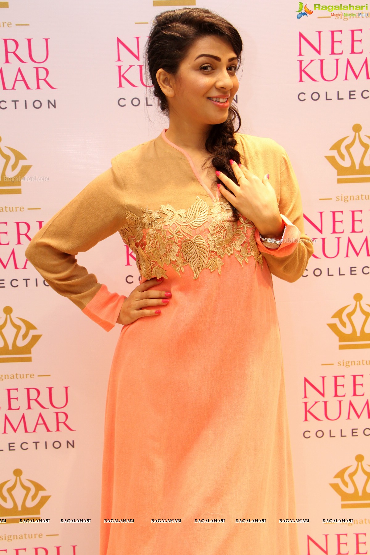 Neeru Kumar Collection Launch by Karisma Kapoor at Neeru's Emporio