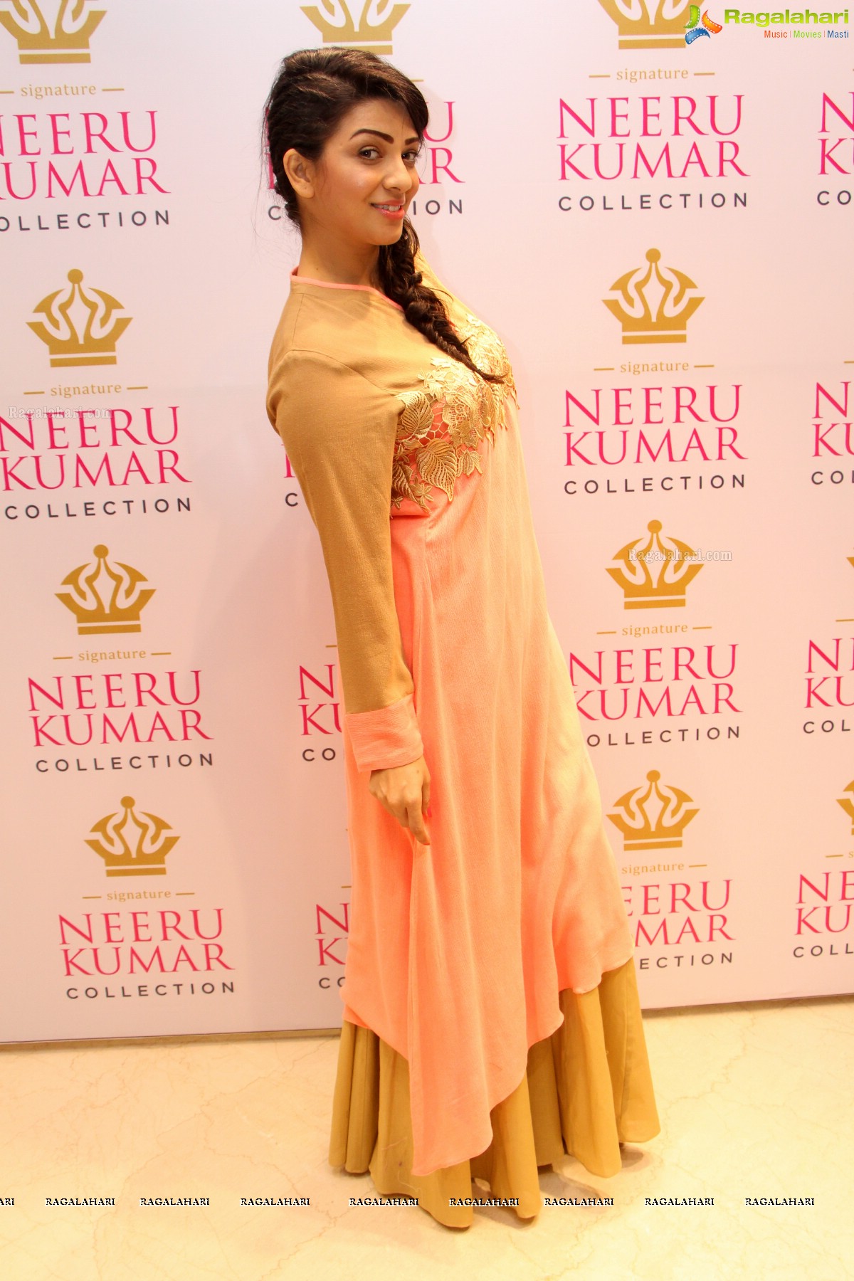 Neeru Kumar Collection Launch by Karisma Kapoor at Neeru's Emporio